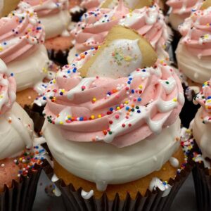 Cupcakes with pink icing and cookie